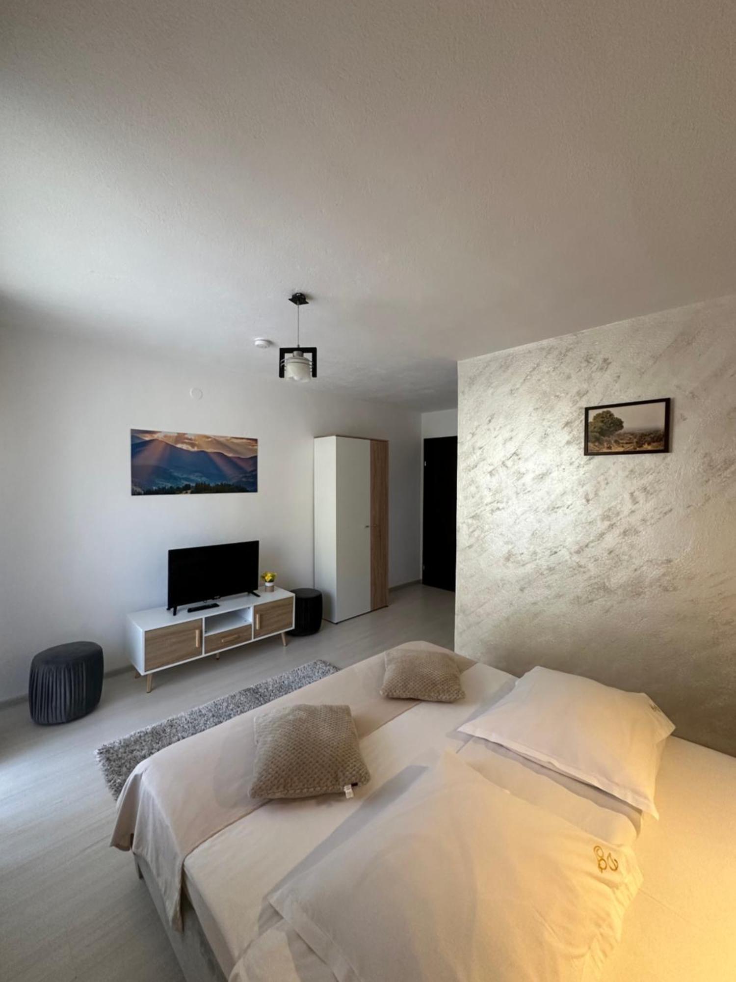 Hotel Casuta De Langa Izvor Moeciu De Sus Zewnętrze zdjęcie