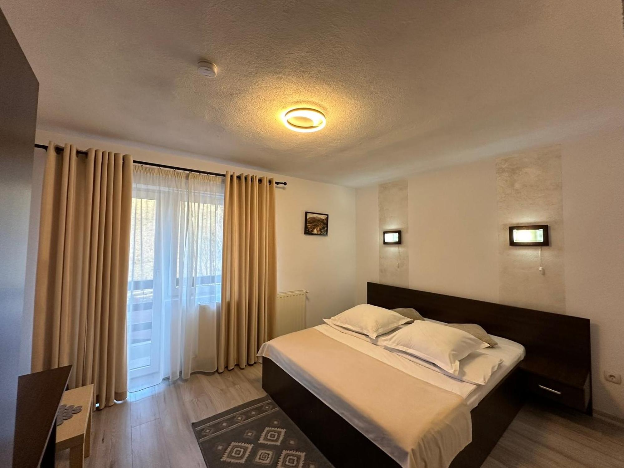 Hotel Casuta De Langa Izvor Moeciu De Sus Zewnętrze zdjęcie
