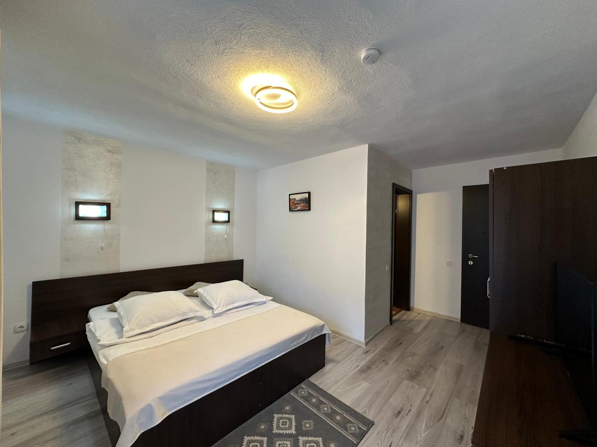 Hotel Casuta De Langa Izvor Moeciu De Sus Zewnętrze zdjęcie